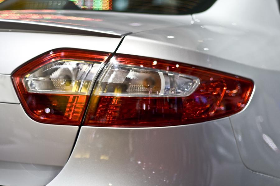  Renault Fluence 2010 года  (фото 34 из 146)